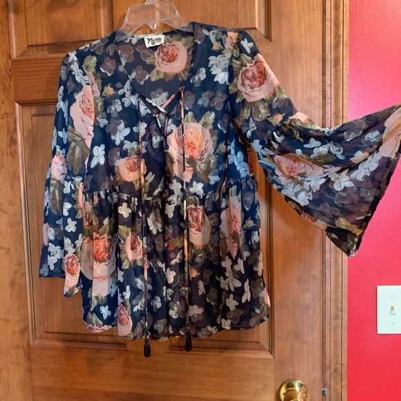 Show me your mumu shirt size medium - Picture 2 of 4
